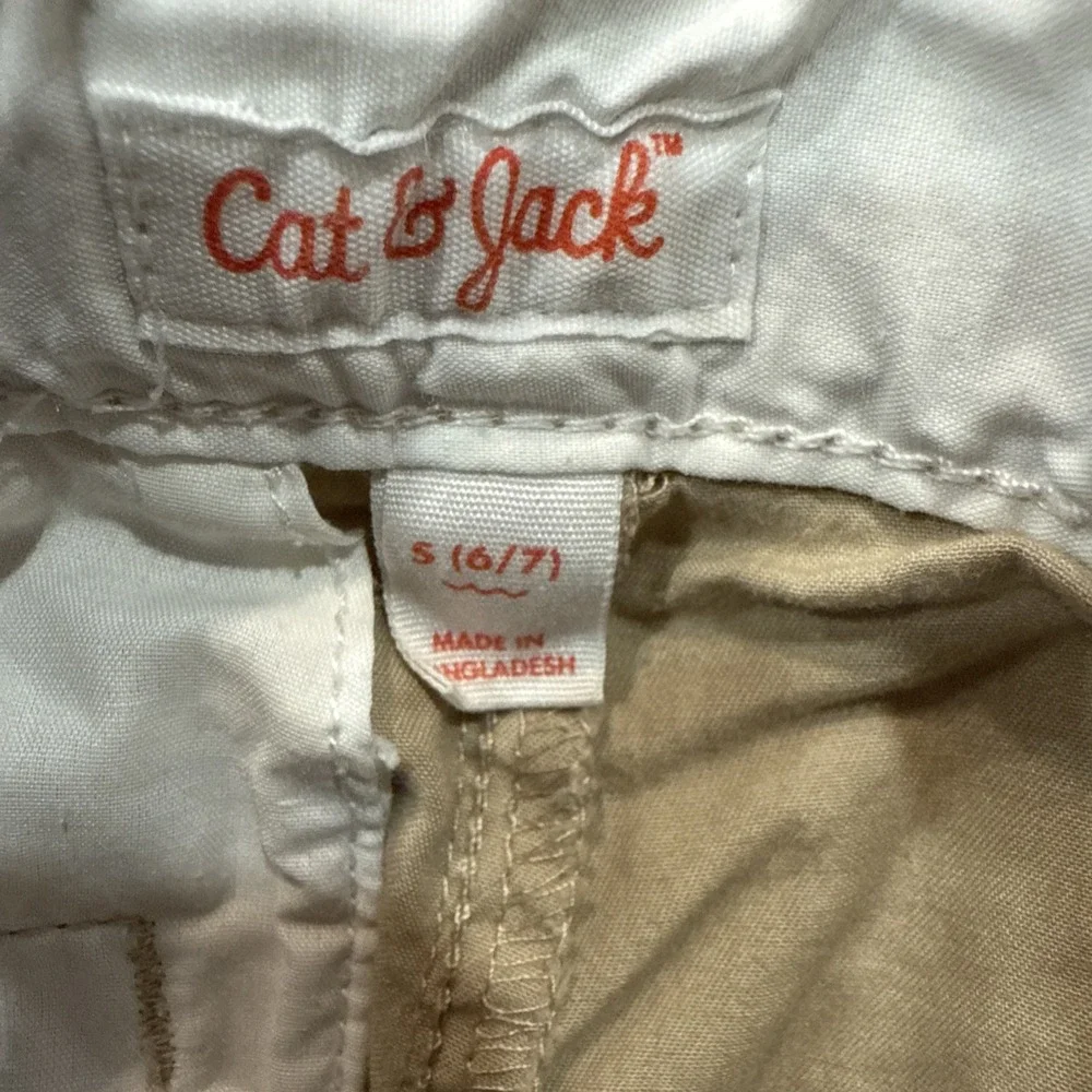 Boys‎ 2 Piece Outfit Size 6/7 DKNY Striped Tee Cat & Jack Khaki Shorts Set